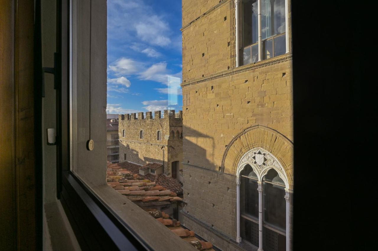 Via Lamberti, 3 - Florence Charming Apartments - Charming And Historic 5Th-Floor Attic Apartment With Elevator In A Building At The Heart Of Vibrant Florence, Just A 2-Minute Walk From All Attractions 外观 照片