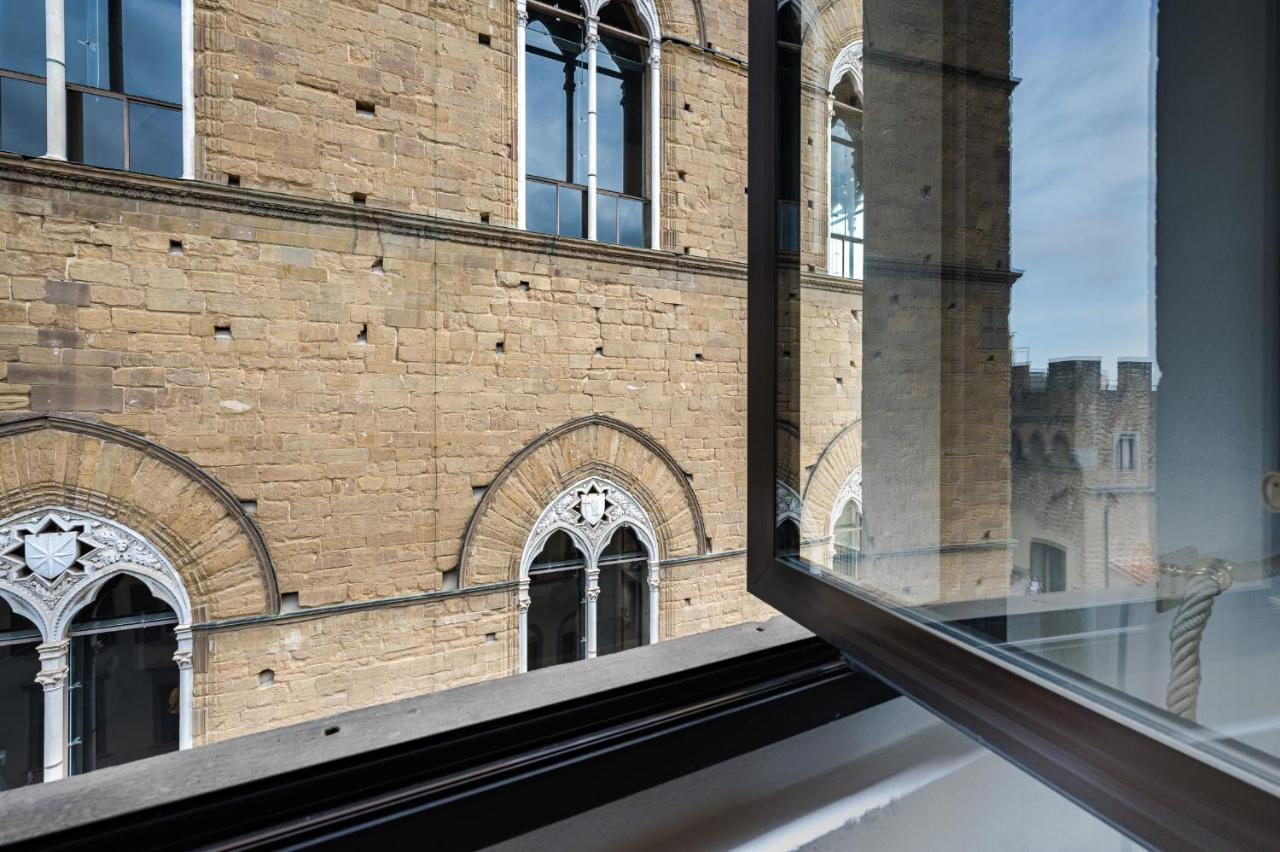 Via Lamberti, 3 - Florence Charming Apartments - Charming And Historic 5Th-Floor Attic Apartment With Elevator In A Building At The Heart Of Vibrant Florence, Just A 2-Minute Walk From All Attractions 外观 照片