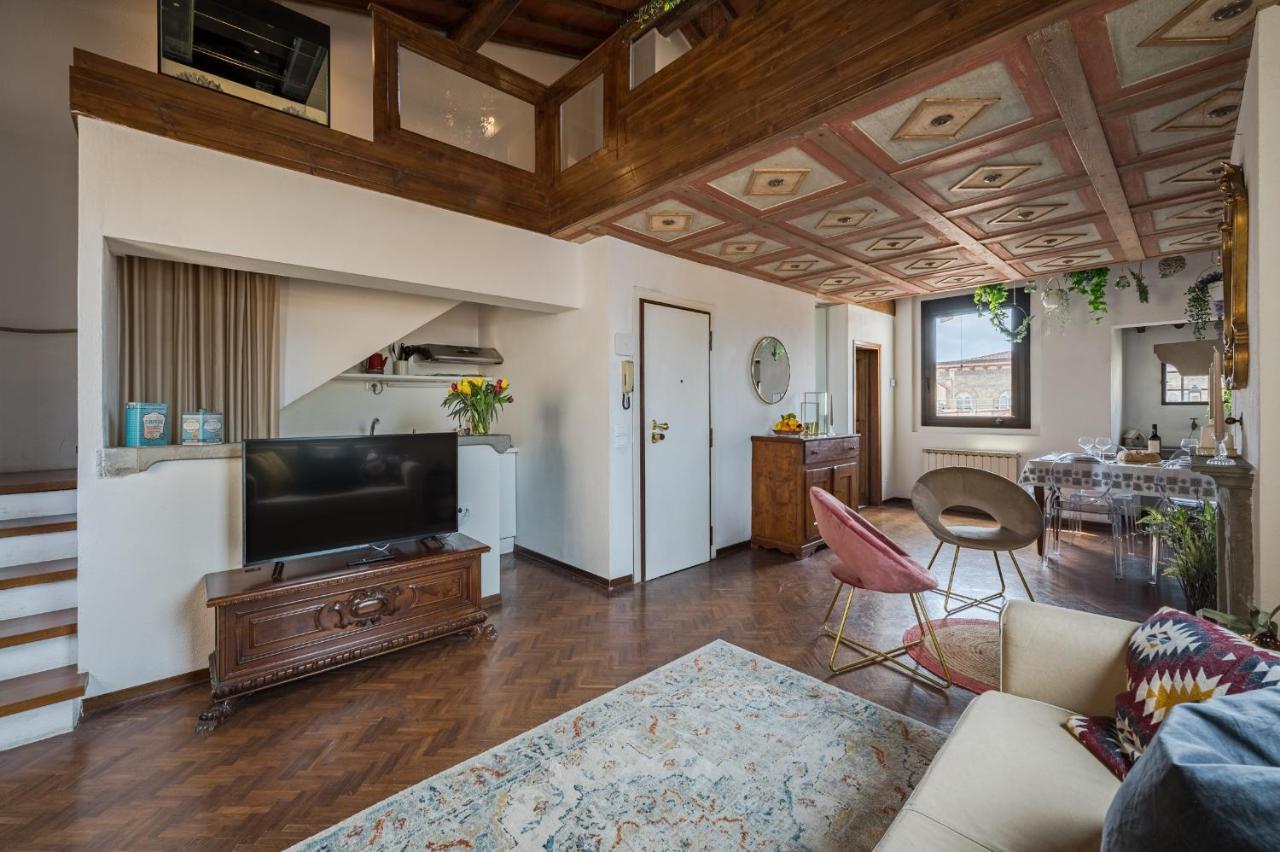 Via Lamberti, 3 - Florence Charming Apartments - Charming And Historic 5Th-Floor Attic Apartment With Elevator In A Building At The Heart Of Vibrant Florence, Just A 2-Minute Walk From All Attractions 外观 照片