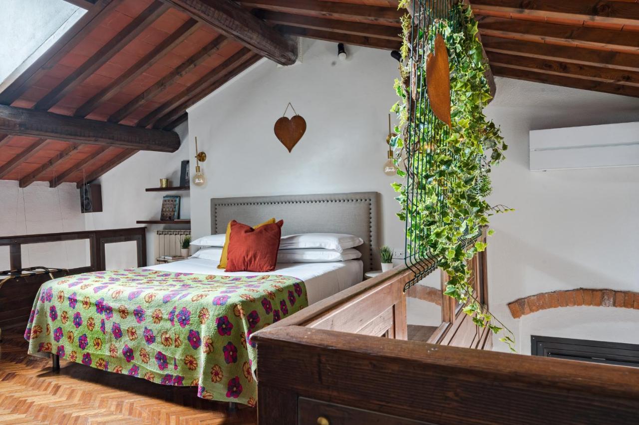 Via Lamberti, 3 - Florence Charming Apartments - Charming And Historic 5Th-Floor Attic Apartment With Elevator In A Building At The Heart Of Vibrant Florence, Just A 2-Minute Walk From All Attractions 外观 照片