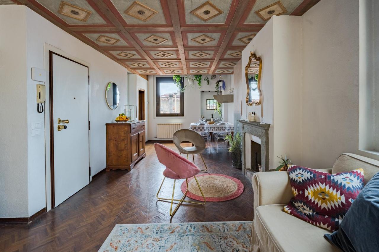 Via Lamberti, 3 - Florence Charming Apartments - Charming And Historic 5Th-Floor Attic Apartment With Elevator In A Building At The Heart Of Vibrant Florence, Just A 2-Minute Walk From All Attractions 外观 照片