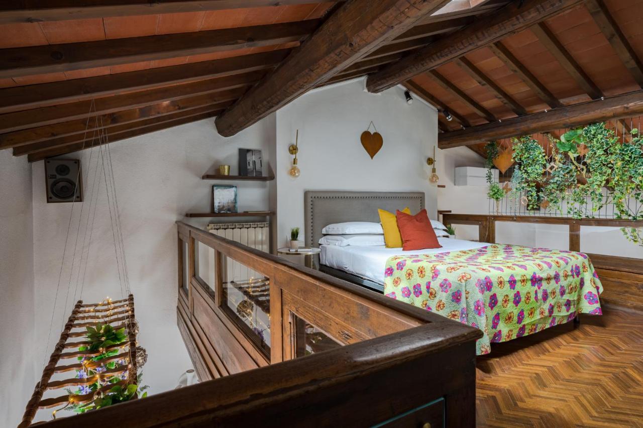 Via Lamberti, 3 - Florence Charming Apartments - Charming And Historic 5Th-Floor Attic Apartment With Elevator In A Building At The Heart Of Vibrant Florence, Just A 2-Minute Walk From All Attractions 外观 照片